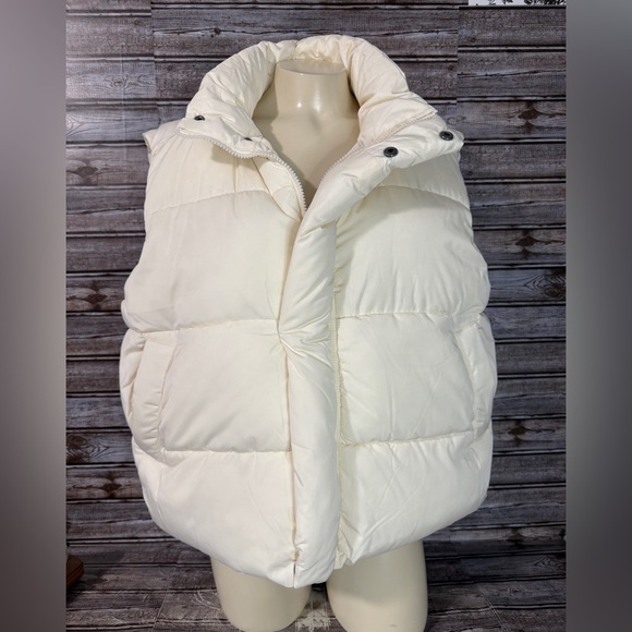 BDG Jackets & Blazers - Urban outfitters BDG ivory Puffer Vest Size S-P